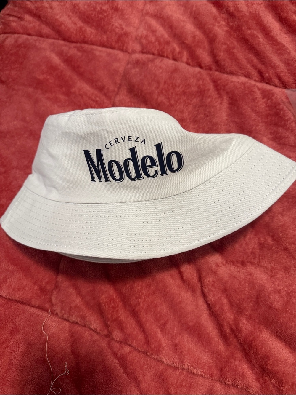 Modelo White Bucket Hat